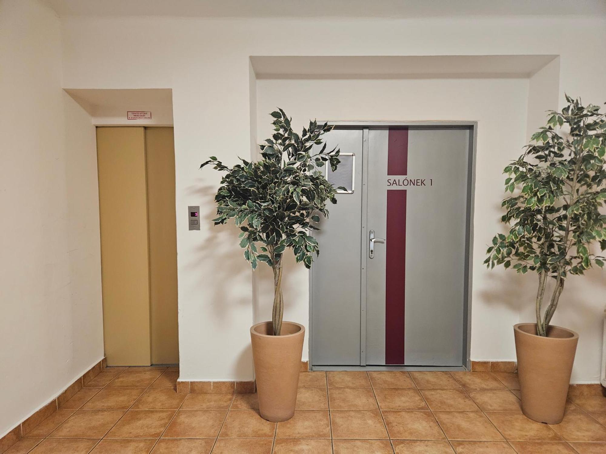 Hotel Trim Pardubice Zewnętrze zdjęcie