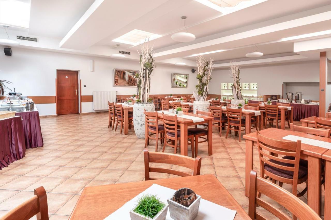 Hotel Trim Pardubice Zewnętrze zdjęcie